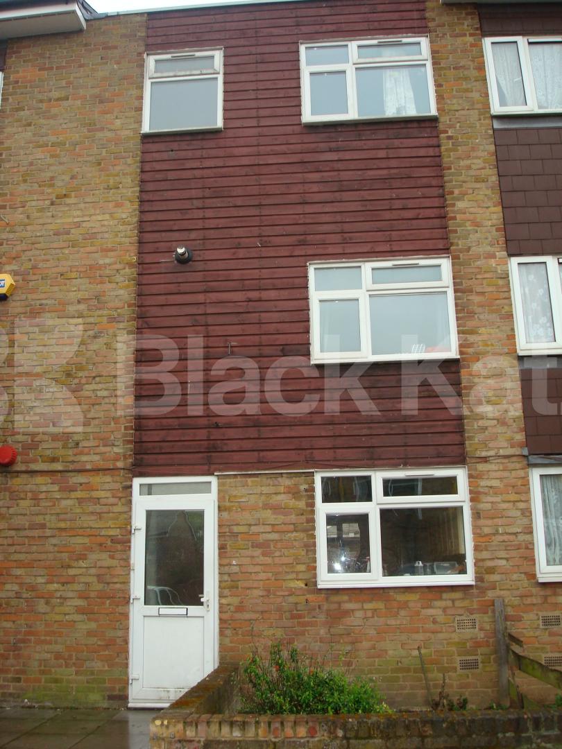 			New Instruction, 5 Bedroom, 1 bath, 1 reception Flat			 North Road, Calidonian Road